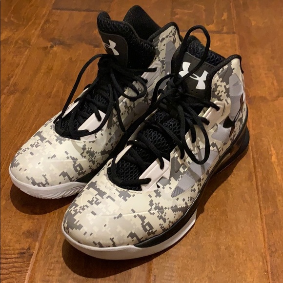 under armour lightning 3